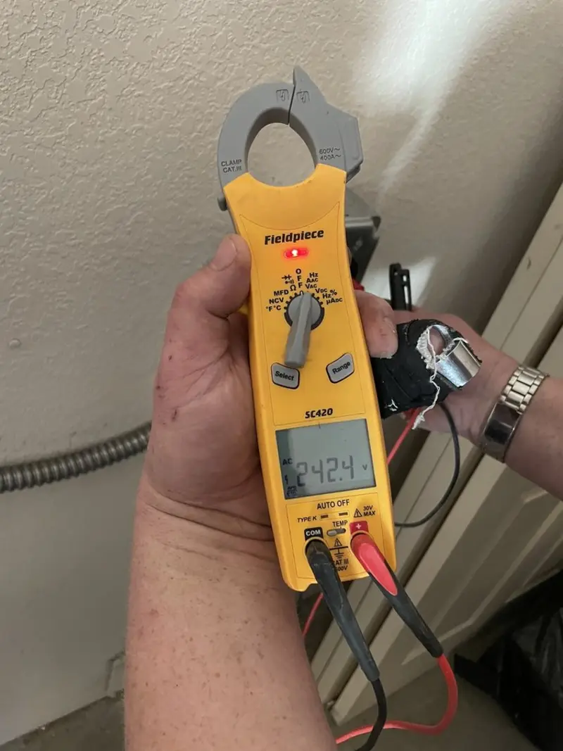 Voltage testing with clamp meter during Generator Installation in Worth